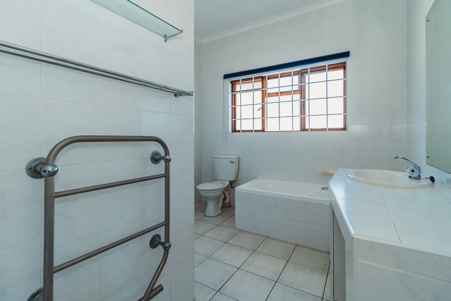 4 Bedroom Property for Sale in Heatherlands Western Cape